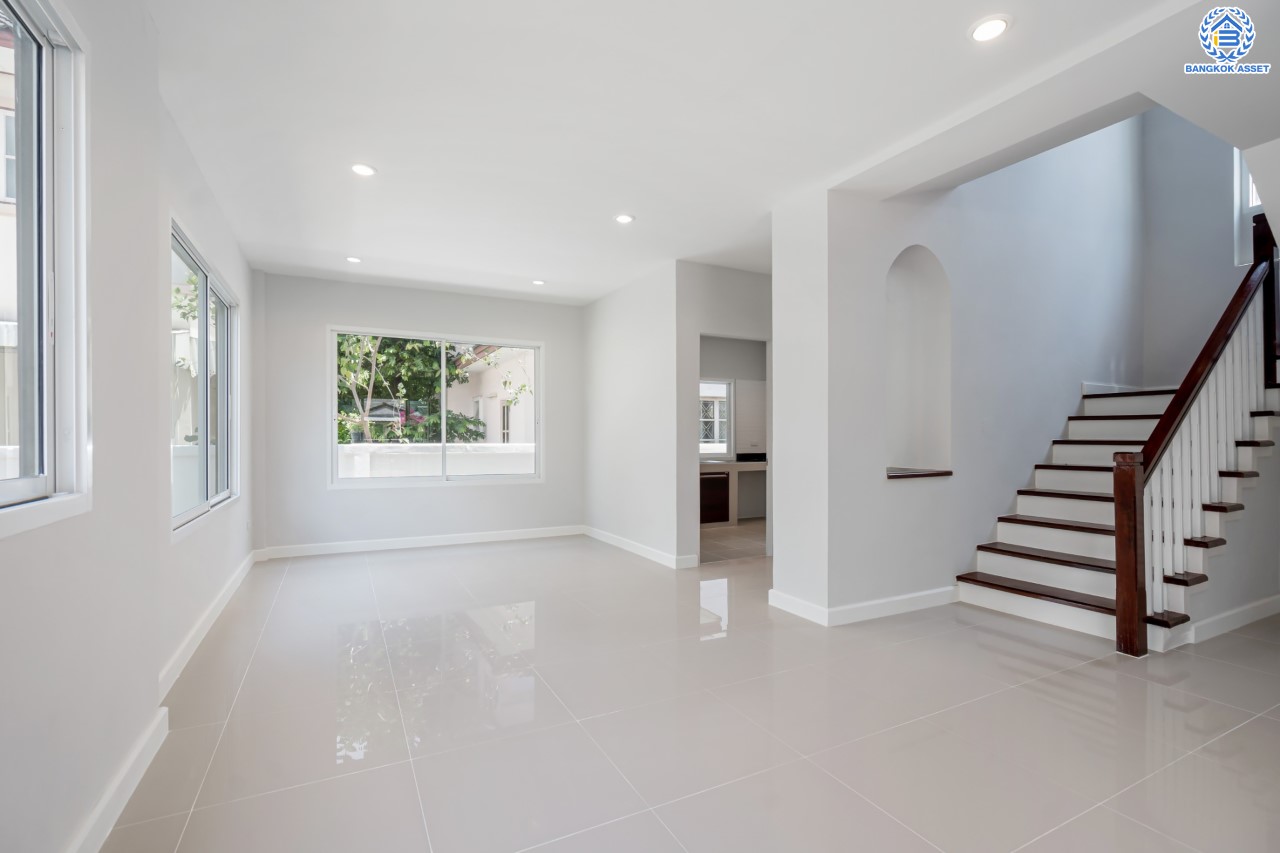 บ้านมือสองตกแต่งใหม่ ม.ชัยพฤกษ์ บางบัวทอง บ้านเดี่ยวจากแบรนด์ LH เนื้อที่ 61.7 ตร.ว. ฟังก์ชัน 3 ห้องนอน 3 ห้องน้ำ จอดรถได้ 1 คัน พร้อม Facilities ครบครัน บนทำเลเดินทางสะดวก ติดถนนบางกรวย-ไทรน้อย ใกล้เซ็นทรัลเวสต์เกต และรถไฟฟ้าสายสีม่วง "สถานีบางพลู"